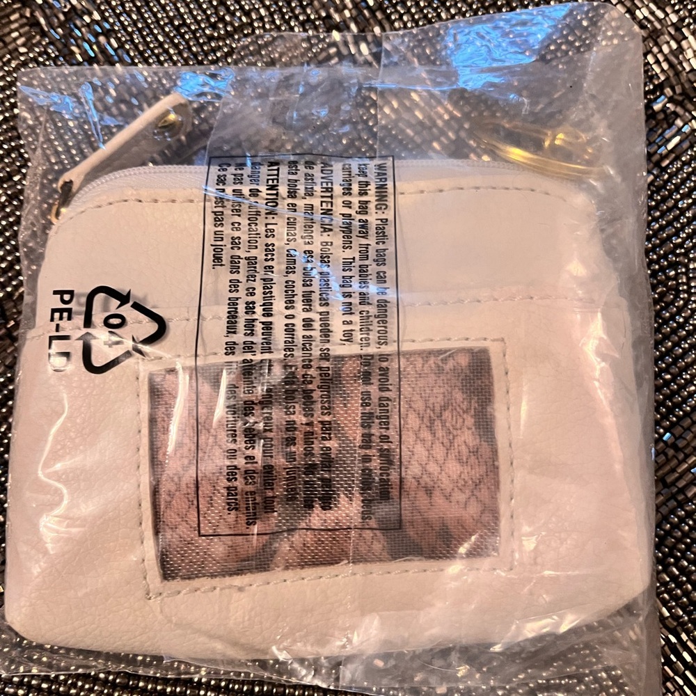 B Makowsky Bag & Nip Wallet - image 7